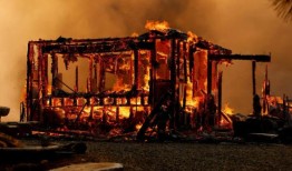 野火烧焦了美国和加拿大的大片地区，一架加油机在俄勒冈州坠毁，造成一名飞行员死亡