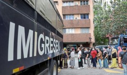 100多名非法移民在突袭中被捕