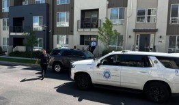 一名丹佛男子在其妻子和尚在襁褓中的女儿死亡后被正式起诉