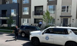 一名丹佛男子在其妻子和尚在襁褓中的女儿死亡后被正式起诉