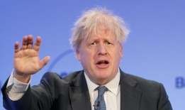 鲍里斯·约翰逊的采访被取消，因为BBC主持人不小心给他发了便条