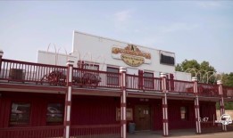 一名丹佛男子在其妻子和尚在襁褓中的女儿死亡后被正式起诉