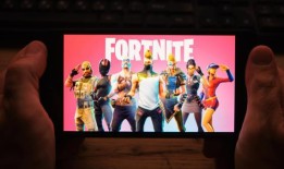 《堡垒之夜》重返手机平台