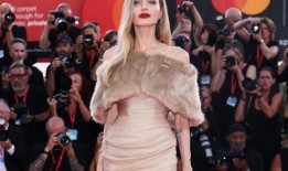 安吉丽娜·朱莉称古典音乐和歌剧能缓解“绝望”和“痛苦”