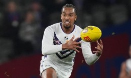 弗里曼特尔码头队的后卫布兰登·沃克因病缺阵，帕特里克·沃斯入选了对阵黄金海岸队的大名单