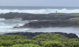 “Hone”在给夏威夷大岛带来洪水之后减弱为热带风暴