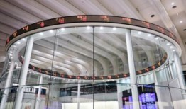 东京股市早盘走高，科技股上涨，迅销上涨