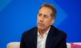 杰瑞·宋飞（Jerry Seinfeld）表示，他指责“极左”扼杀喜剧是“错误的”