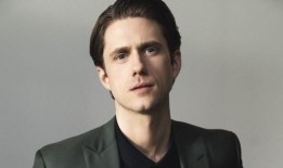 亚伦·特维特今夏将在卡莱尔咖啡馆首次亮相