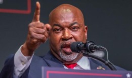 马克·罗宾逊称“非常年轻的女性被迫采取节育措施”