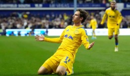 阿隆森和詹姆斯的进球为利兹联赢得周三对谢菲尔德的欢迎