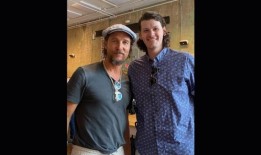 马修·麦康纳现身伯明翰市中心咖啡馆：“他太好了!”