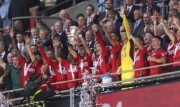 曼联在足总杯决赛德比战中击败曼城