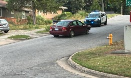 汽车在罗利撞上急救卡车，司机在WRAL附近被追捕后被捕