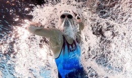 巴黎奥运会：凯蒂·莱德基在1500米自由泳中仍然无人能及