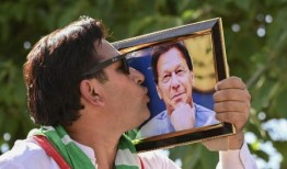 巴基斯坦一家法院宣布前总理汗和妻子在婚姻案件中无罪释放，为可能的释放铺平了道路