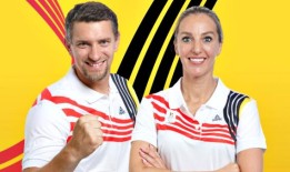 比利时残奥会的旗手玛侬·克莱斯和约阿希姆·格姆拉德