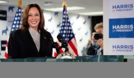 伊利诺斯州警察在一名黑人妇女家中开枪的“令人震惊”的随身摄像机视频引发众怒