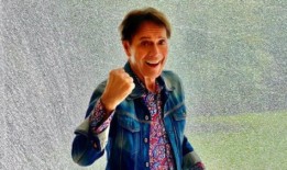 伍迪·哈里森用“可怕的素食屁”“关闭”《干杯》剧组