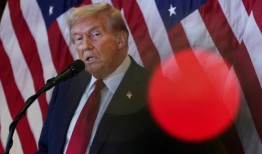 特朗普在批评乌克兰领导人后会见了泽伦斯基