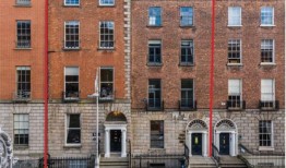 菲茨威廉的办公室和报纸售价近400万欧元