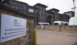 丑闻缠身的旺兹沃斯监狱的警卫没有注意到囚犯已经死亡