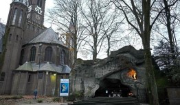 荷兰政治转向右翼