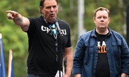 总理临别时向赛特卡开枪，呼吁工会调查