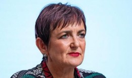 安吉拉·康斯坦斯（Angela Constance）回避了为什么她带亲戚乘坐政府豪华轿车去参加Old Firm比赛的问题