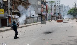 针对政府职位的致命抗议升级，孟加拉国全国实行宵禁