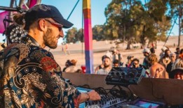 梅利奥拉音乐节分裂了西澳小镇唐尼布鲁克，组织者被批评为“不间断”的音乐节目