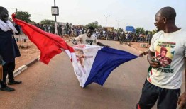 尼日尔政变一年后，被推翻的总统巴祖姆仍被关押