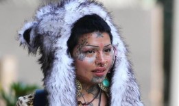 一名美国游客声称她将24k金枪走私到澳大利亚