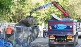 从大运河营地转移移民的行动正在进行