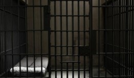 阿拉巴马州青少年拘留所官员被控在拘留期间性侵14岁男孩