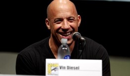 娱乐新闻综述：演员范·迪塞尔被前助理性侵犯起诉;网飞明星茱莉亚·哈特访问以色列表示支持等等