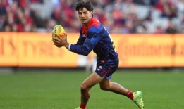 是的，喜鹊队为美式橄榄球联盟的重磅炸弹做了改变