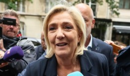 国际空间站宇航员在俄罗斯卫星解体时寻找掩护