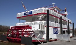 达米恩·皮克特，蒙哥马利码头斗殴的黑人副队长，被控袭击罪