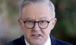 西蒙·伯明翰说，帮助在黎巴嫩的澳大利亚人是有“限制”的