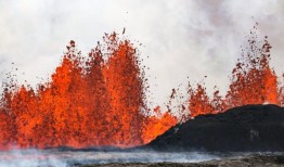 由于火山再次喷发，冰岛著名的蓝湖被疏散
