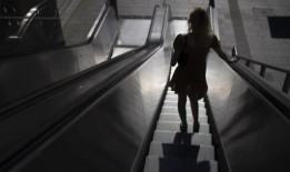 集体诉讼起诉魁北克著名商人涉嫌向未成年人进行性交易