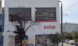 在大麻崇拜的巨型教堂里，有武装警卫和“蘑菇先知”